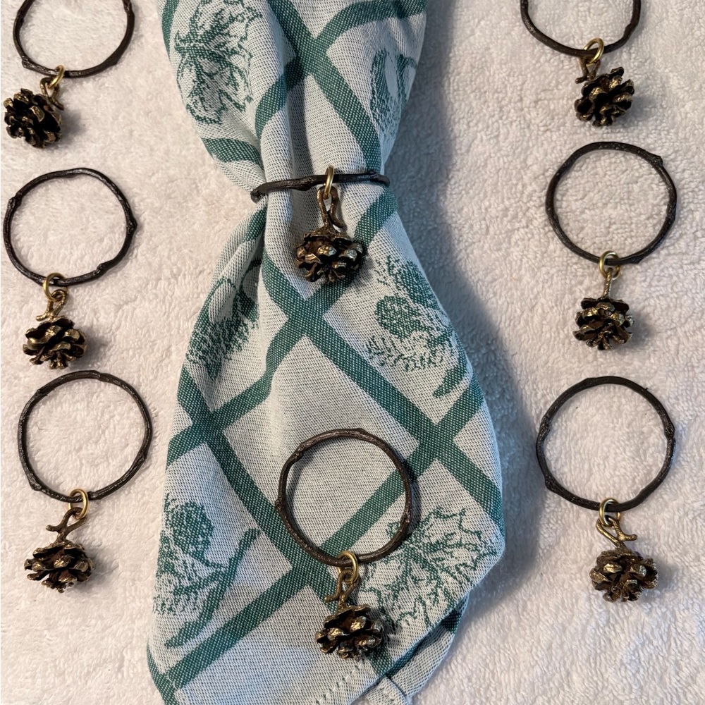 Lot of 8 Pinecone Charm Napkin Rings - Rustic Bronze